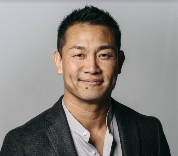 Headshot of Kien Vuu MD.